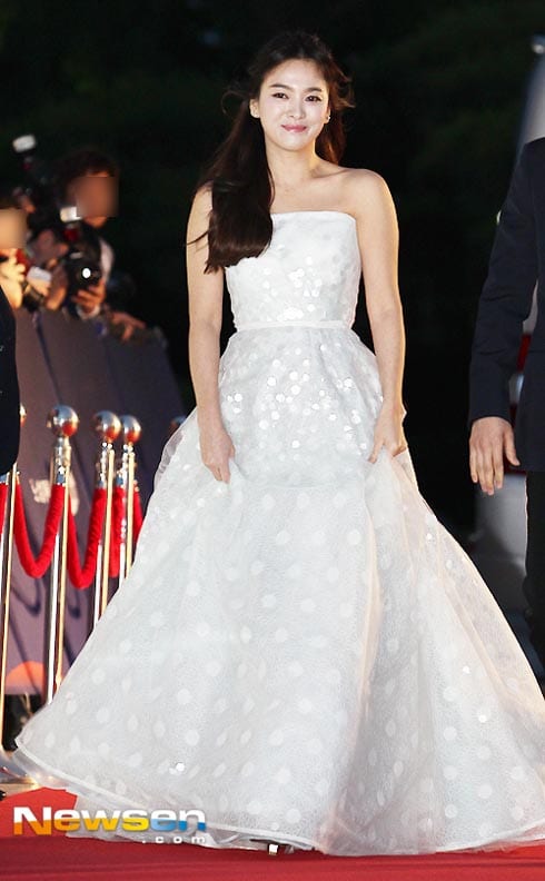 Vote Which Gown Should Song Hye Kyo Wear For Her Wedding What The Kpop